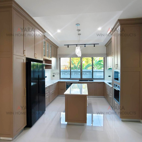 ชุดครัว Built-in ตู้ล่าง โครงซีเมนต์บอร์ด หน้าบาน Plaswood พ่นสีน้ำตาลอ่อนด้าน ยกขอบ