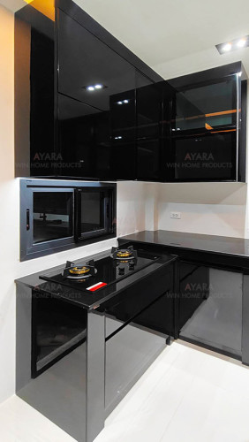 ชุดครัว Built-in โครงซีเมนต์บอร์ด หน้าบาน Laminate สีดำเงา 1