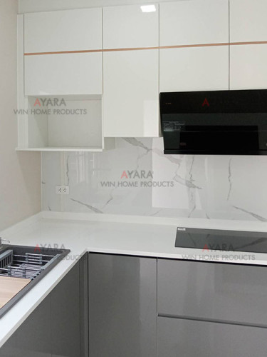 ชุดครัว Built-in โครงซีเมนต์บอร์ด หน้าบาน Laminate สีเทาเงา + ขาวเงา 3