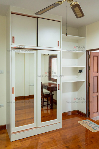 ตู้เสื้อผ้า Built-in โครง HMR กันชื้น เคลือบ Melamine สีครีม