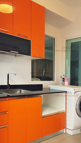 ชุดครัว Built-in ตู้ล่าง โครงซีเมนต์บอร์ด หน้าบาน Acrylic สีส้ม - ม.Villaggio 2