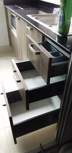 ชุดครัว Built-in ตู้ล่าง โครงซีเมนต์บอร์ด หน้าบาน Melamine สี Walnut ลายไม้ 1