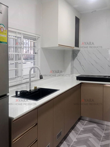 ชุดครัว Built-in โครงซีเมนต์บอร์ด หน้าบาน Laminate สีเบจ + ครีม