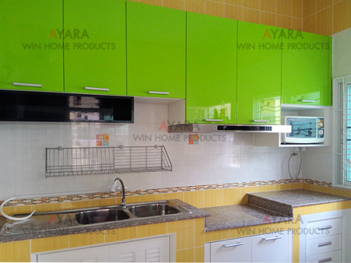 ชุดครัวปูน ตู้ล่าง โครงซีเมนต์บอร์ด หน้าบาน Acrylic สีขาวนวล + Higloss สีเขียว