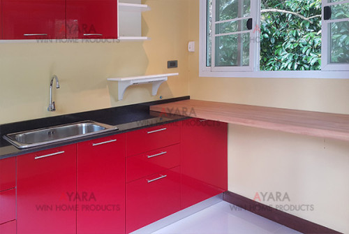 ชุดครัว Built-in ตู้ล่าง โครงซีเมนต์บอร์ด หน้าบาน Acrylic สีแดงเรียบ 2