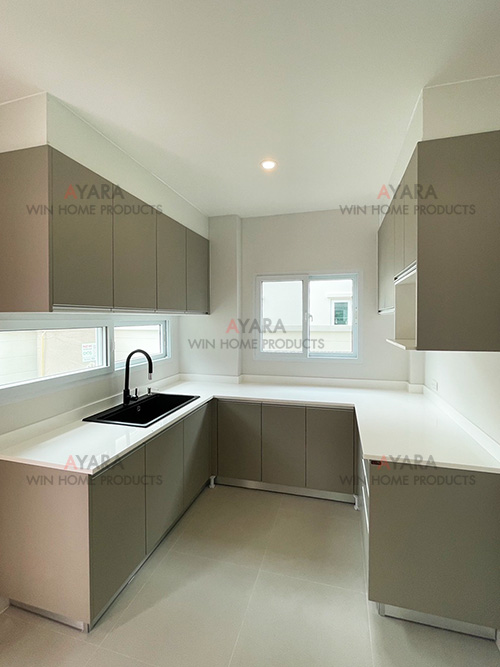 ชุดครัว Built-in โครงซีเมนต์บอร์ด หน้าบาน PVC สีเทาอ่อน - ม.ศุภาลัย พรีโม่ 1