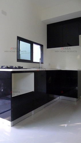 ชุดครัว Built-in ตู้ล่าง โครงซีเมนต์บอร์ด หน้าบาน PVC สีดำเงา