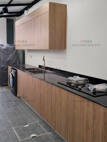 ชุดครัว Built-in โครงซีเมนต์บอร์ด หน้าบาน Laminate สีลายไม้แนวตั้ง - ม.VIVE