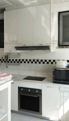 ชุดครัว Built-in ตู้ล่าง + วงกบ โครงซีเมนต์บอร์ด หน้าบาน Laminate สีขาวเงา
