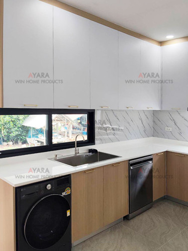 ชุดครัว Built-in โครงซีเมนต์บอร์ด หน้าบาน Laminate สีลายไม้ + ขาวด้าน 1