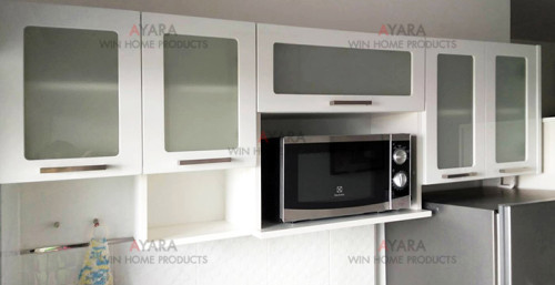 ชุดครัว Built-in ตู้บน โครงปาติเกิล หน้าบาน PVC สีขาวเงา
