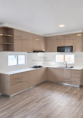 ชุดครัว Built-in โครงซีเมนต์บอร์ด หน้าบาน Laminate สีครีม