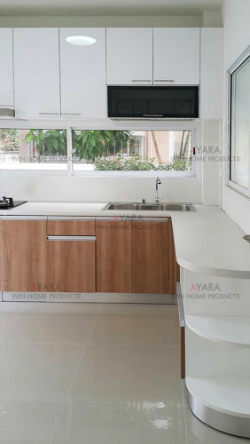 ชุดครัว Built-in ตู้ล่าง โครงซีเมนต์บอร์ด หน้าบาน Melamine สี Capu + PVC สีขาวเงา 2