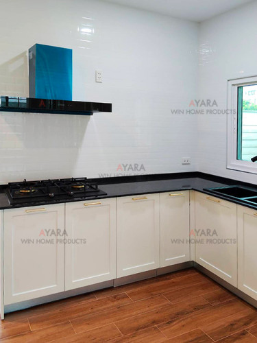 ชุดครัว Built-in โครงซีเมนต์บอร์ด หน้าบาน PVC สีขาวครีม ลายไม้ เซาะร่อง Stack 1