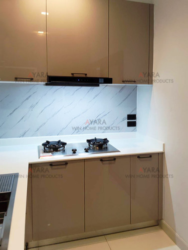 ชุดครัว Built-in โครงซีเมนต์บอร์ด หน้าบาน Hi Gloss สีน้ำตาลอ่อนเงา - ม.Bangkok Boulevard 2