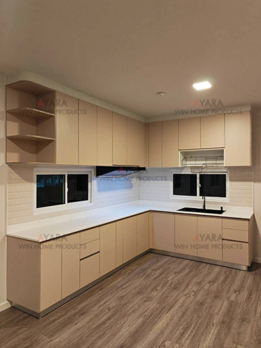 ชุดครัว Built-in โครงซีเมนต์บอร์ด หน้าบาน Laminate สีครีม