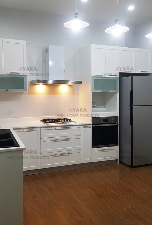 ชุดครัว Built-in ตู้ล่าง โครงซีเมนต์บอร์ด หน้าบาน พ่นสีขาวด้าน ยกขอบรอบ 3