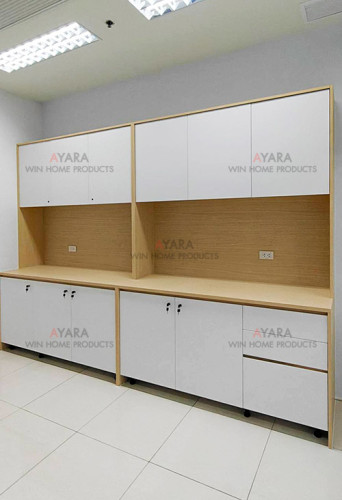 ตู้เก็บของ Built-in โครง HMR กันชื้น เคลือบ Melamine สีขาว + ลายไม้