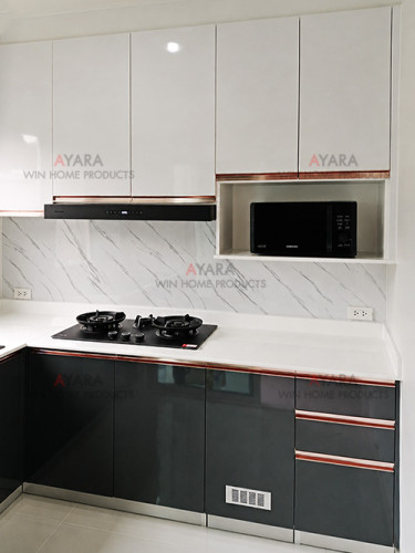 ชุดครัว Built-in โครงซีเมนต์บอร์ด หน้าบาน Laminate สีเทาเข้มเงา + ขาวเงา 2