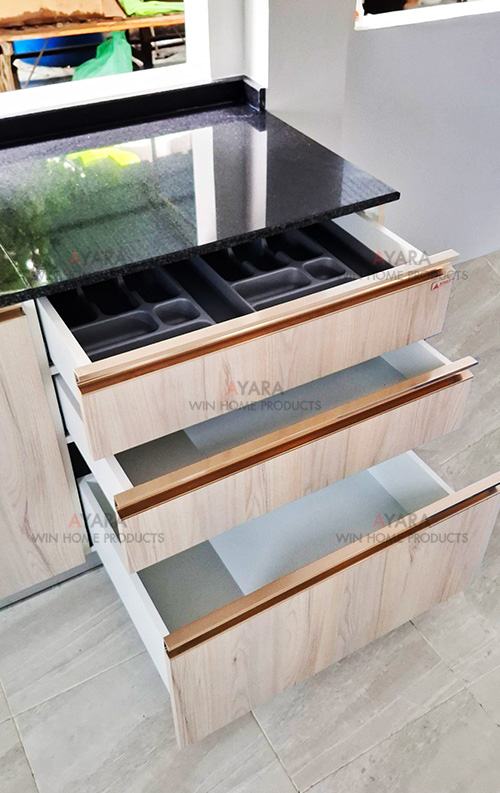 ชุดครัว Built-in โครงซีเมนต์บอร์ด หน้าบาน Laminate สี Kitami Ruster ลายไม้ 6
