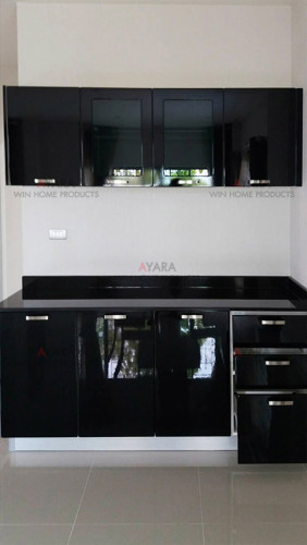 ชุดครัว Built-in ตู้ล่าง โครงซีเมนต์บอร์ด หน้าบาน PVC สีดำเงา - ม.Perfect Place 1
