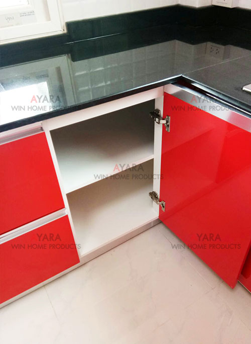 ชุดครัว Built-in ตู้ล่าง โครงซีเมนต์บอร์ด หน้าบาน Hi Gloss สีแดง 4