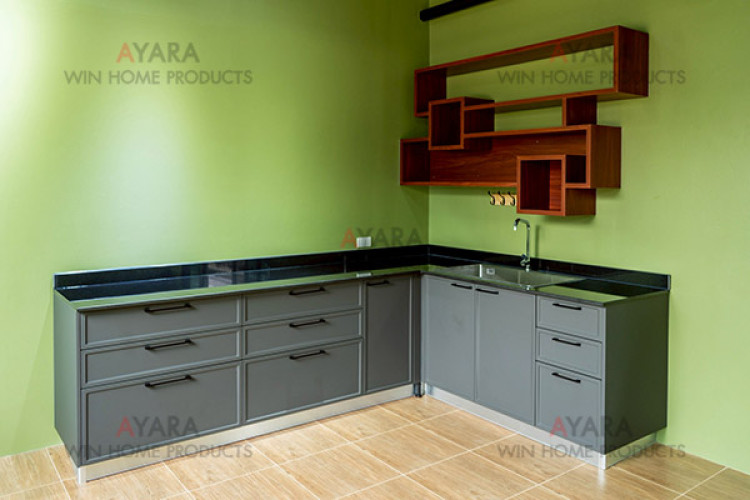 ชุดครัว Built-in โครงซีเมนต์บอร์ด หน้าบาน PVC สีเทาด้าน + Laminate สีลายไม้ 1