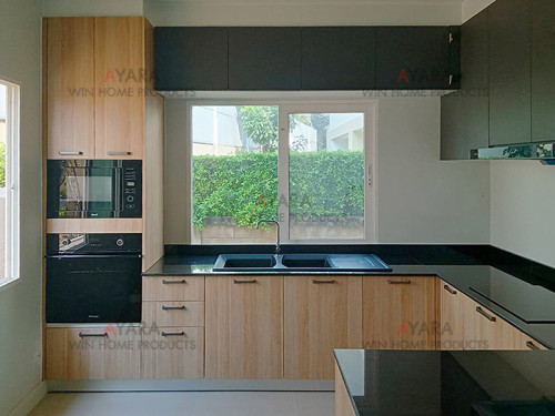 ชุดครัว Built-in โครงซีเมนต์บอร์ด หน้าบาน Melamine สีลายไม้ + สีดำด้าน ผิวส้ม - ม.บุราศิริ