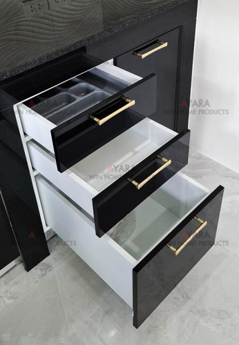 ชุดครัว Built-in โครงซีเมนต์บอร์ด หน้าบาน Laminate สีดำเงา 4