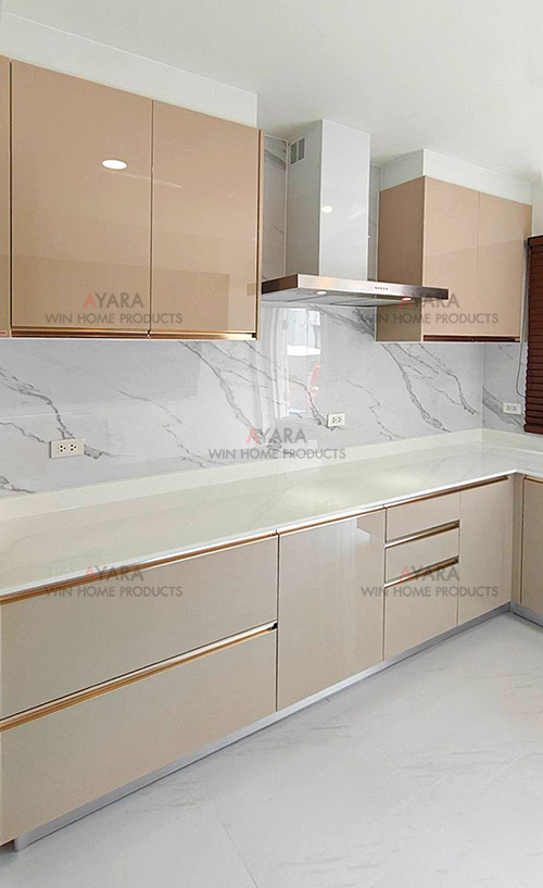 ชุดครัว Built-in โครงซีเมนต์บอร์ด หน้าบาน Hi Gloss สีน้ำตาลเงา - ม.The City 2