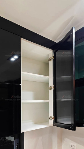 ชุดครัว Built-in โครงซีเมนต์บอร์ด หน้าบาน Laminate สีดำเงา 3