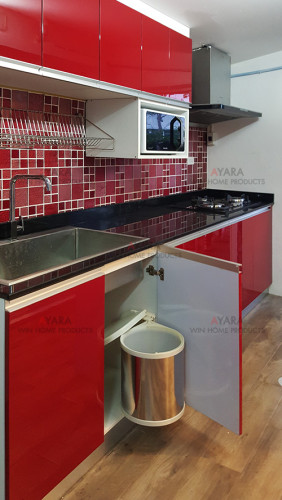 ชุดครัว Built-in ตู้ล่าง โครงซีเมนต์บอร์ด หน้าบาน Acrylic สีแดง - ม.Pruksa Town Next 4