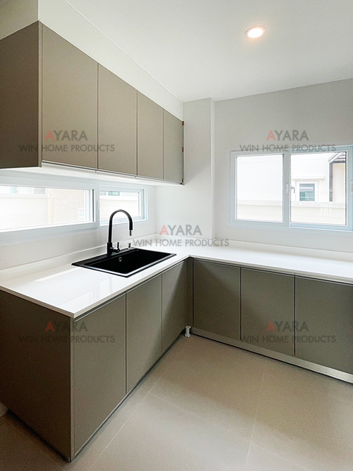 ชุดครัว Built-in โครงซีเมนต์บอร์ด หน้าบาน PVC สีเทาอ่อน - ม.ศุภาลัย พรีโม่ 2
