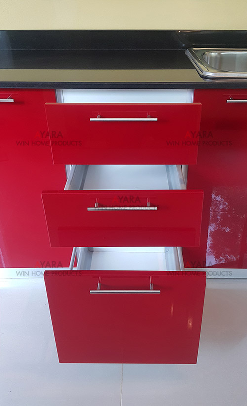 ชุดครัว Built-in ตู้ล่าง โครงซีเมนต์บอร์ด หน้าบาน Acrylic สีแดงเรียบ 5