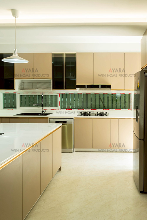 ชุดครัว Built-in ตู้ล่าง โครงซีเมนต์บอร์ด หน้าบาน HMR พ่นสีน้ำตาลอ่อนด้าน 3