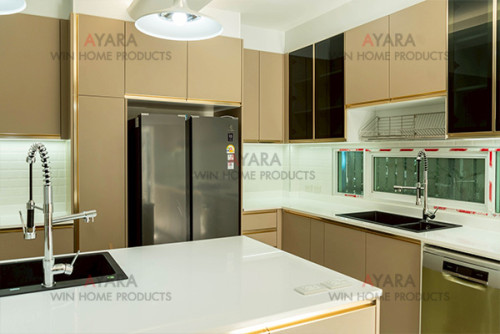 ชุดครัว Built-in ตู้ล่าง โครงซีเมนต์บอร์ด หน้าบาน HMR พ่นสีน้ำตาลอ่อนด้าน 1