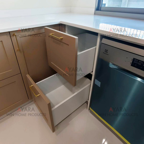 ชุดครัว Built-in ตู้ล่าง โครงซีเมนต์บอร์ด หน้าบาน Plaswood พ่นสีน้ำตาลอ่อนด้าน ยกขอบ 4