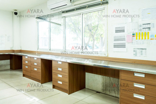 โต๊ะทำงาน Built-in โครงและหน้าบาน HMR กันชื้น เคลือบ Melamine สีลายไม้ 4