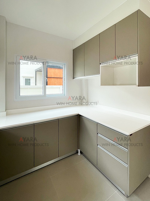 ชุดครัว Built-in โครงซีเมนต์บอร์ด หน้าบาน PVC สีเทาอ่อน - ม.ศุภาลัย พรีโม่ 3