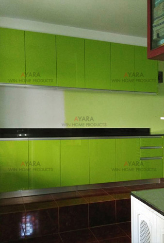 ชุดครัว Built-in ตู้ล่าง โครงซีเมนต์บอร์ด หน้าบาน Hi Gloss + Acrylic สีเขียว 1