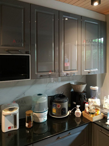 ชุดครัว Built-in โครงซีเมนต์บอร์ด หน้าบาน PVC สีเทาเงา เซาะร่อง ARDEN 3