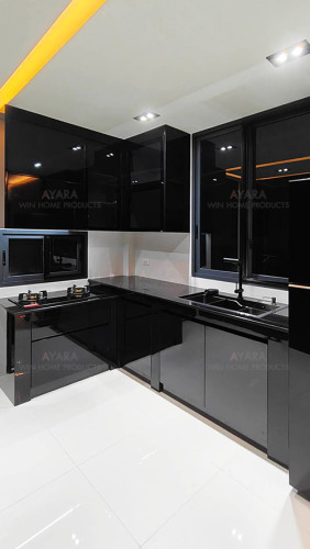 ชุดครัว Built-in โครงซีเมนต์บอร์ด หน้าบาน Laminate สีดำเงา