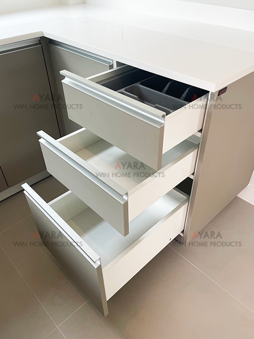 ชุดครัว Built-in โครงซีเมนต์บอร์ด หน้าบาน PVC สีเทาอ่อน - ม.ศุภาลัย พรีโม่ 4
