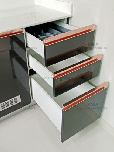 ชุดครัว Built-in โครงซีเมนต์บอร์ด หน้าบาน Laminate สีเทาเข้มเงา + ขาวเงา 3
