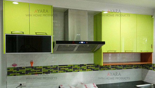 ชุดครัว Built-in ตู้บน โครงปาติเกิล หน้าบาน Acrylic สีเขียวมะนาว