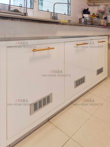 ชุดครัว Built-in โครงซีเมนต์บอร์ด หน้าบาน Hi Gloss สีครีมเงา