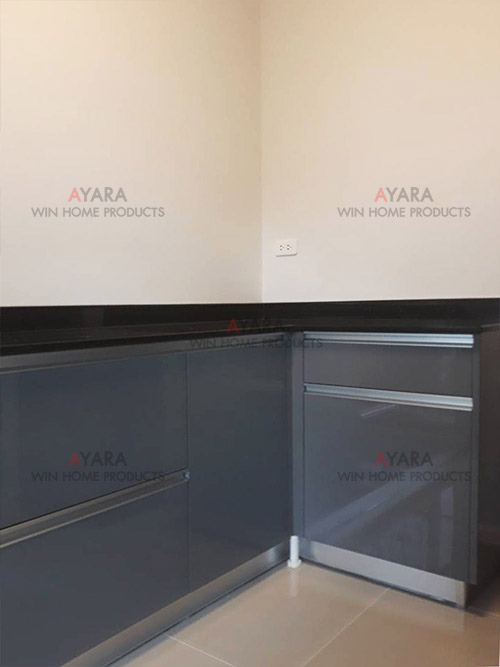 ชุดครัว Built-in ตู้ล่าง โครงซีเมนต์บอร์ด หน้าบาน PVC สีเทาเงา 2