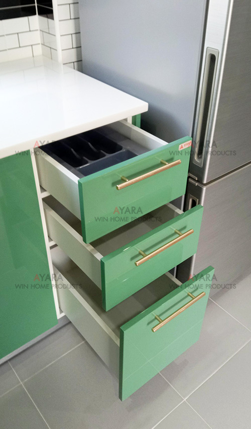 ชุดครัว Built-in โครงซีเมนต์บอร์ด หน้าบาน Hi Gloss สีเขียวเงา 6
