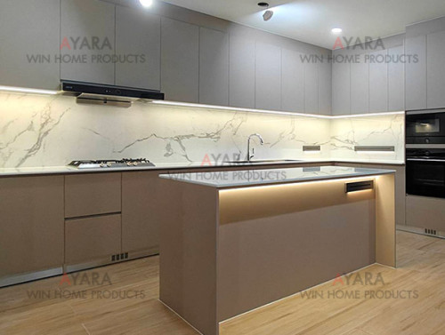 ชุดครัว Built-in โครงซีเมนต์บอร์ด หน้าบาน Melamine สีครีม - ม.The Pleno