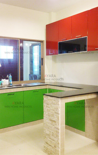 ชุดครัว Built-in ตู้ล่าง โครงซีเมนต์บอร์ด หน้าบาน PVC สีเขียว+แดง